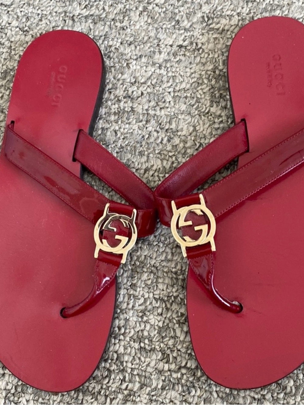 Gucci Red Patent Leather Logo Thong Sandals with Gold Hardware